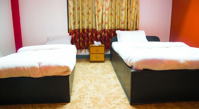 Hotel Maroon