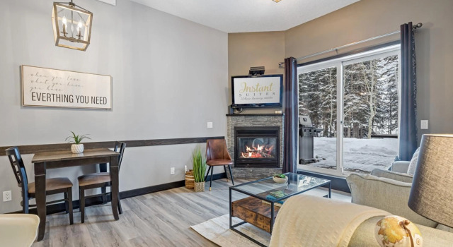 Instant Suites- Charming Unit in Canmore with Free Parking, Prenota Hotel Canmore Alberta
