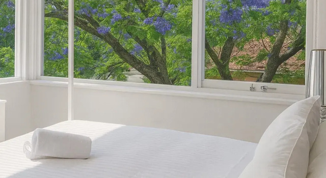 Light Filled 3-bed Coastal Home at Brighton Beach