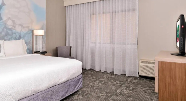 Двухместный люкс c 1 комнатой Courtyard by Marriott Dallas Northwest