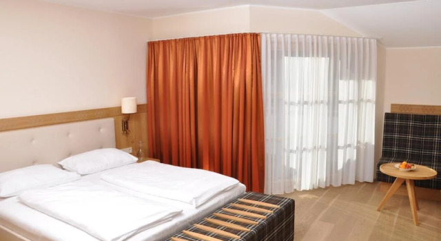 Das Salvator Iris Porsche Landhotel, Rezervovat Hotel Hotely v Central Carinthia s parkováním, Parkování