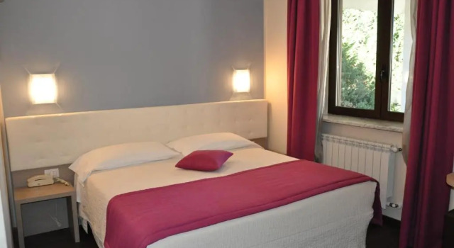 Hotel Saint Pierre, Забронировать Отель Отели Сен-Пьер с парковкой, Парковка