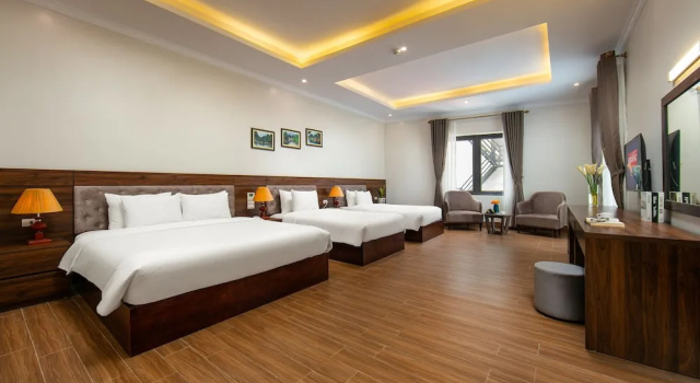 Трёхместный номер Deluxe Nam Hoa Hotel