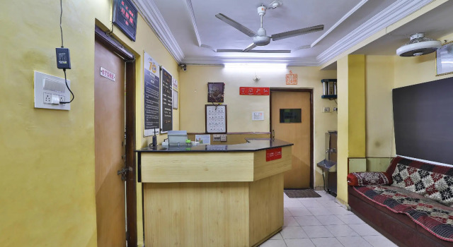 SPOT ON 36892 Hotel Ten, Prenota Hotel Hotel a Vapi con colazione, Colazione