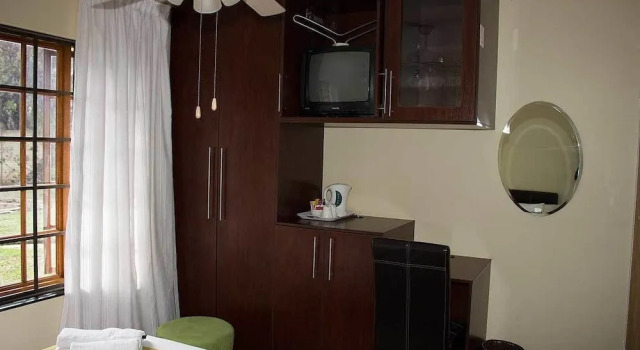 Ebony and Ivory Guesthouse, Забронировать Гостевой дом Гостевые дома Фри-Стейт, Гостевой дом