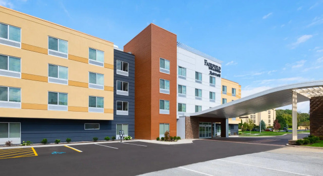 Fairfield Inn & Suites by Marriott Lexington East/I-75, Забронировать Отель Отели Лексингтон с бассейном, рядом с Торговый центр Гамбург-Плейс, Бассейн