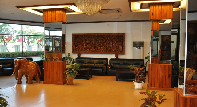 Mekong Hotel, Забронировать Отель Вьентьян Лаос, рядом с Wat Mixai