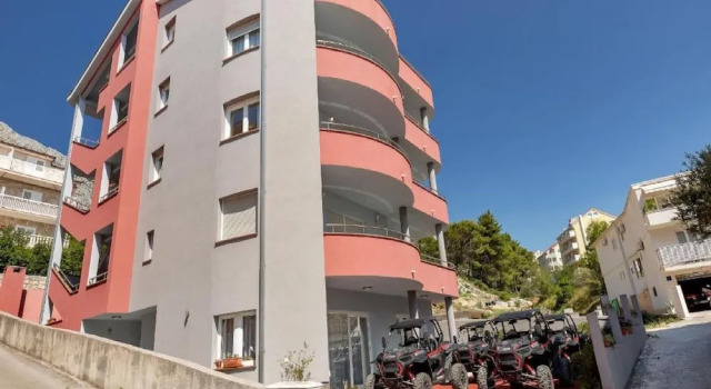 Villa Juric, Забронировать Апартаменты/квартира Башка-Вода Макарска Ривьера, рядом с Памятник Св. Николаю