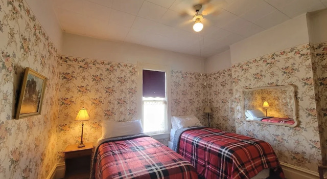 Towle House 1006