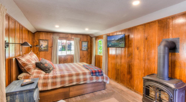 Hole In One 1 Bedroom Cabin by RedAwning