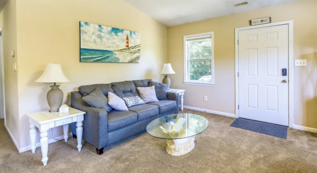 Charming Emerald Isle Escape < 1 Mi to Beach!, Buchen Sie Ferienhaus Emerald Isle North Carolina