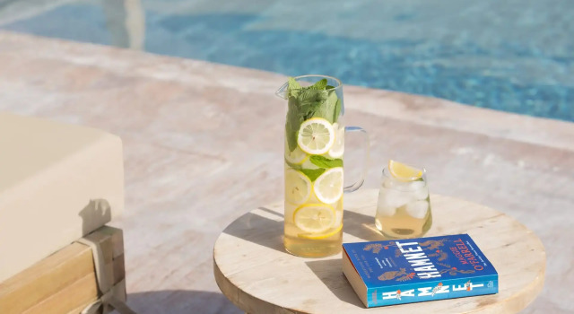 Кровать в общем номере с 6 комнатами Sundunes Hotel Naxos