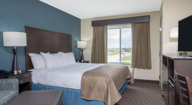 Двухместный номер Standard AmericInn by Wyndham Windom