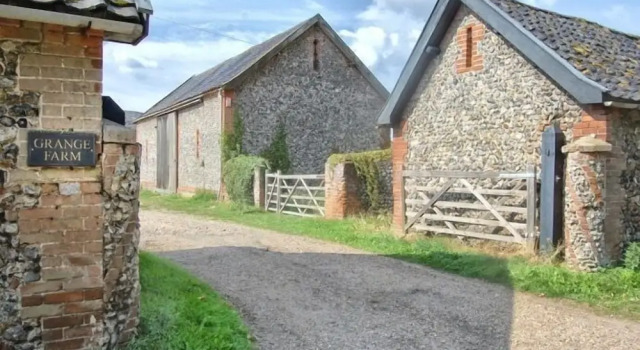 Grange Farm House, Rezervați Sejur la fermă Cazare la fermă în Merseyside, Sejur la fermă