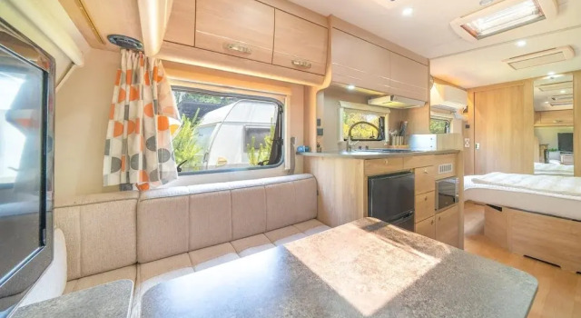 gyeongju yongcheonsu caravan, Забронировать Отель Отели провинции Кёнсан-Пукто с парковкой, Парковка