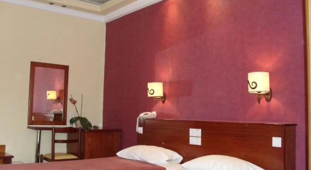 Трёхместный номер Standard с балконом и с красивым видом из окна Hotel Olympion