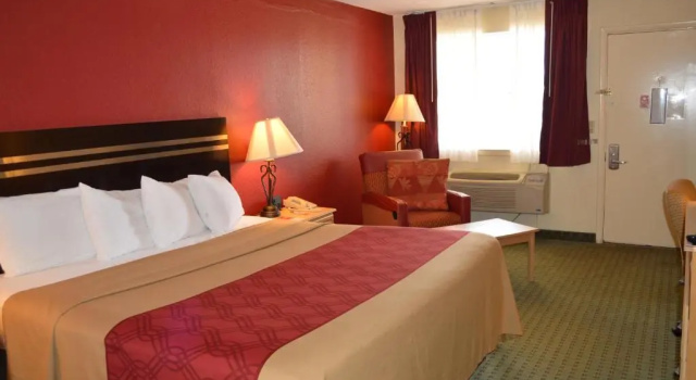 Четырёхместный номер Standard Econo Lodge Christiansburg-Blacksburg I-81