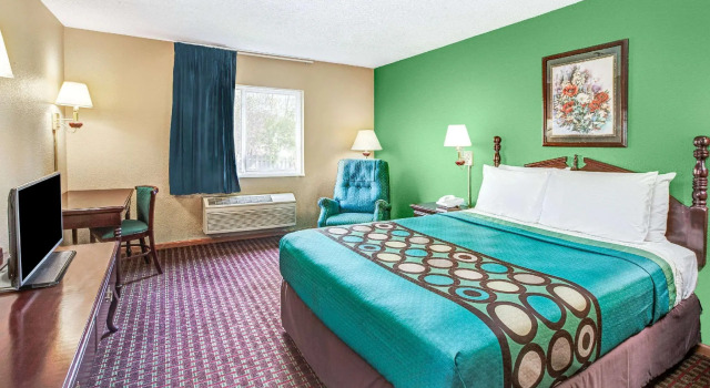 Двухместный номер Standard Super 8 by Wyndham McHenry Fox Lake Area