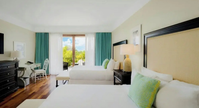 Четырёхместный номер Standard с балконом и с видом на бассейн The Buenaventura Golf & Beach Resort, Autograph Collection