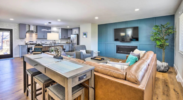 Коттедж Bentonville Home ~ 1 Mi from Downtown
