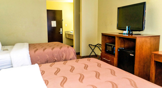 Четырёхместный номер Standard Quality Inn Whiteville North