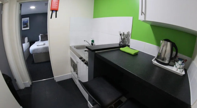 Четырёхместный номер Standard с 2 комнатами Lymedale Suites Studios & Aparthotel in NEWCASTLE UNDER LYME & STOKE