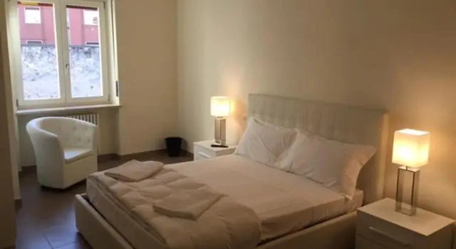 3Jolie Rooms, Забронировать Отель исторический центр Верона, рядом с Площадь Пьяцца-делле-Эрбе