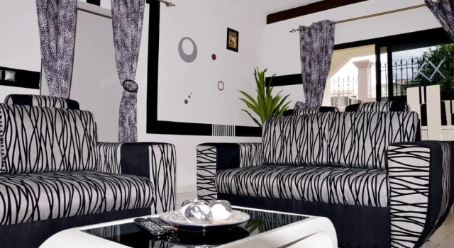 Residence Hausman, Boek Hotel Cocody 