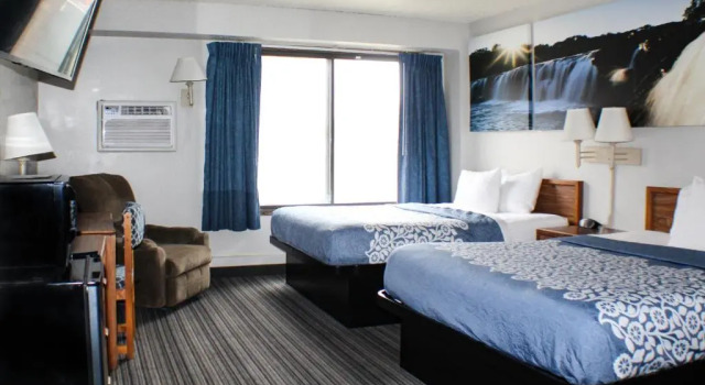 Четырёхместный номер Standard Days Inn by Wyndham Sioux Falls
