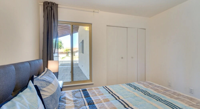 Quiet Ridgecrest Vacation Rental w/ Private Yard!, Book Feriehus Sommerhuse i Ridgecrest, Hytte