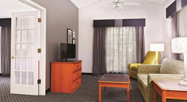 Люкс La Quinta Inn by Wyndham Champaign