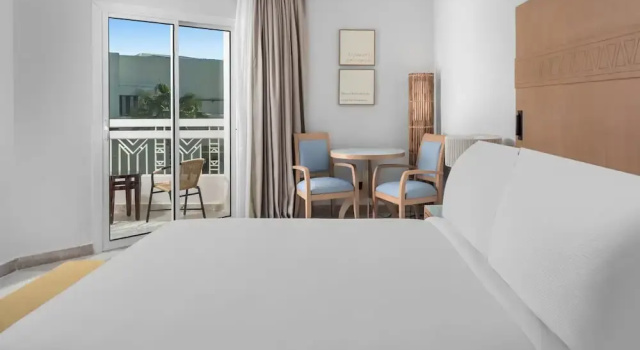 Двухместный номер Beachside Premium с видом на бассейн DoubleTree by Hilton Sharm El Sheikh Sharm Bay