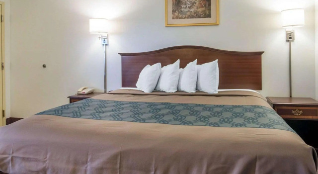 Двухместный номер Standard Econo Lodge Saint Albans