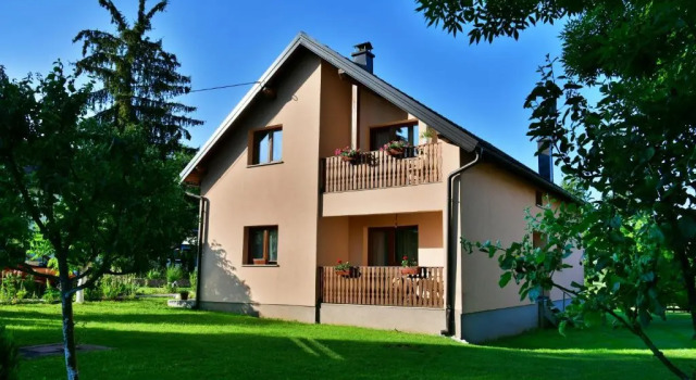 Apartman Jelena, Book Lejlighed Hoteller i Karlovac county med parkering, Parkering