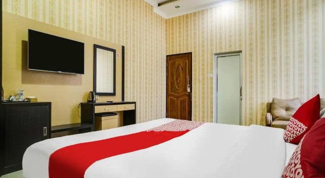 Люкс Deluxe Capital O 540 Esther Hotel