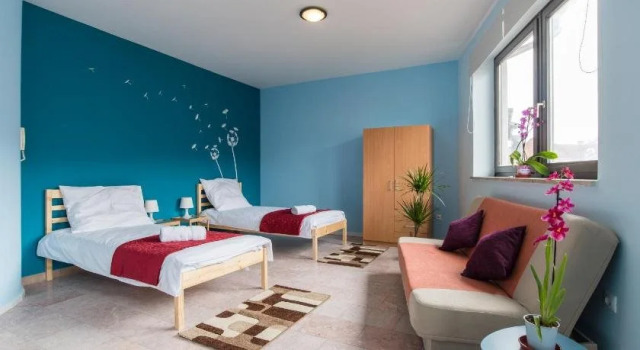 Zen House, Забронировать Отель 02. Рожадомб 