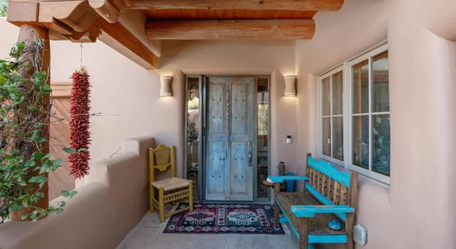 Коттедж с 5 комнатами La Joya - Spacious and Historic Downtown Jewel