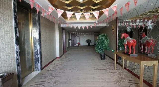 Kaedes Royal Palace International Hotel, Book Hotel Hotels in Inner Mongolia with Parking, Parking