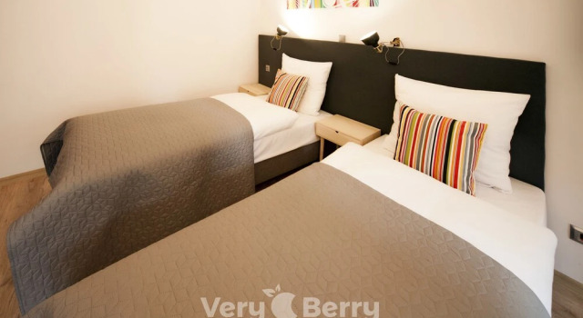Very Berry - Orzeszkowej 10 - Trade Fair, Buchen Sie Hotel Hotels in Großpolen mit Parkplatz, Parkplätze