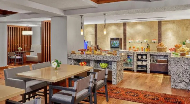 Четырёхместный клубный номер Standard с балконом The Ritz-Carlton, Bachelor Gulch