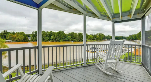 Коттедж Waterfront Lake Norman Cabin w/ Screened Porch!