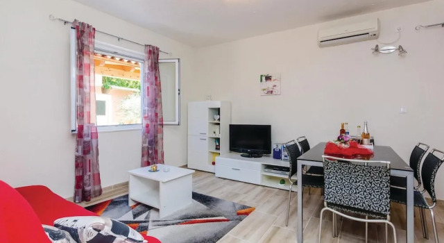 Amazing Home in Lovorno With Wifi and 4 Bedrooms