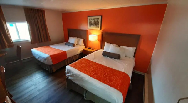 Четырёхместный номер Standard Howard Johnson by Wyndham Woodstock NB