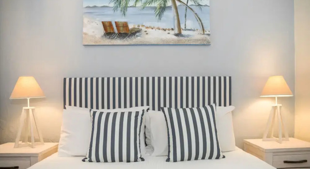 Tropical Unit with Private Fenced Garden Close to The Beach 4