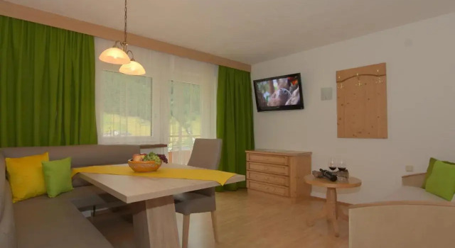 Apart Günther, Rezerwuj Hotel Hotele w Tyrol z parkingiem, Parking