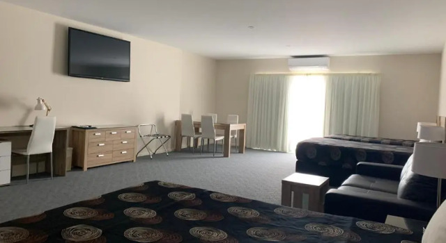 Standard Family room Sherbourne Terrace Hotel