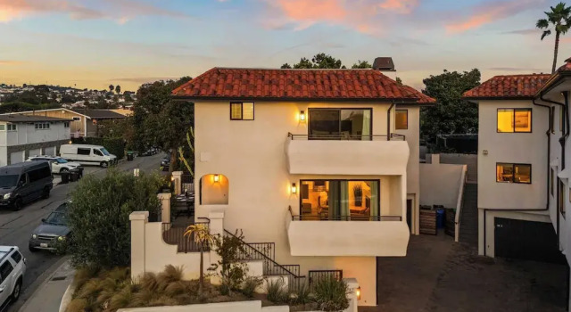 Steps to the Beach, Modern 3bdr w/ Patio 257 Trailhead Trestles 1 by Avantstay