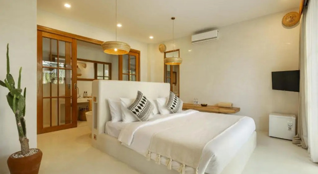 Люкс с видом на бассейн White Goose Boutique Hotel