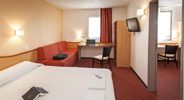 Номер Standard Brit Hotel Confort Montauban