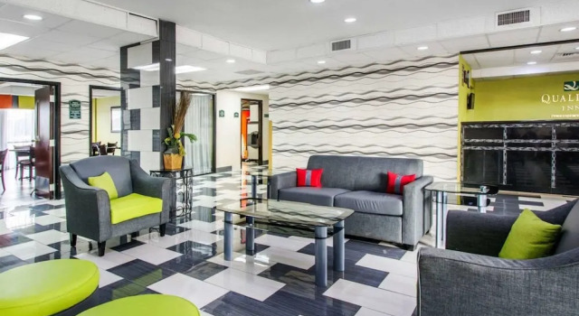Quality Inn Prattville Montgomery, Book Hotel Hoteller i Prattville med parkering, Parkering